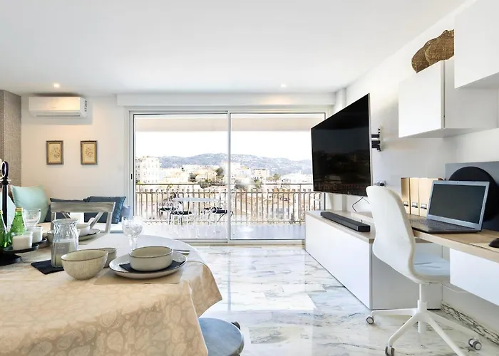 L\'Escale - Palace View Home With Terrace